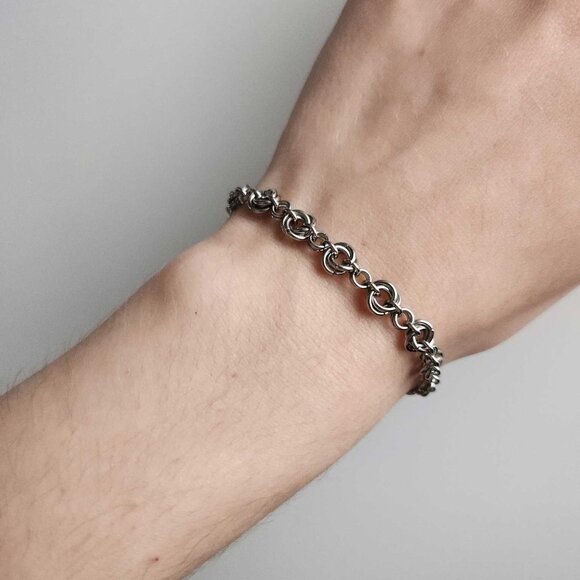 Vintage classic chainmail mobius rose mini silver bracelet - Picture 5 of 9